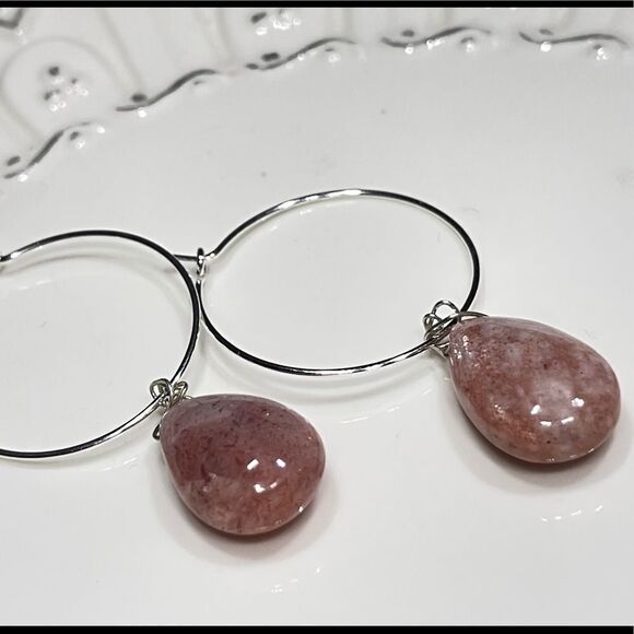 HANDCRAFTED dainty silver-tone hoops & sparkly sunstone earrings - Picture 1 of 12